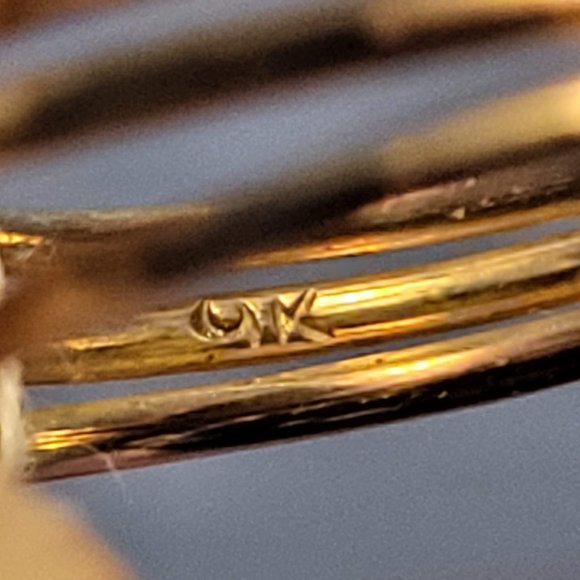 9K Gold Ring with gemstone - Picture 5 of 15